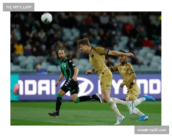 赛前训练公开：里昂重点演练由守转攻瞬间的反压迫